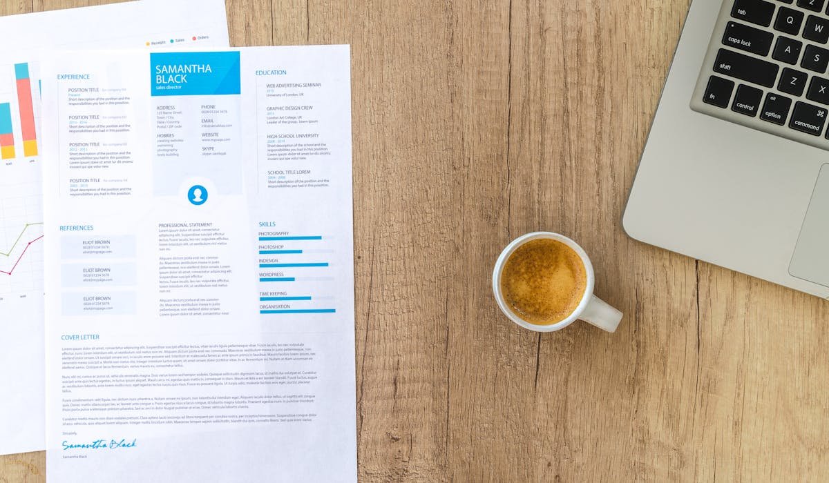 Resume on screen with laptop - best AI resume builders 2026
