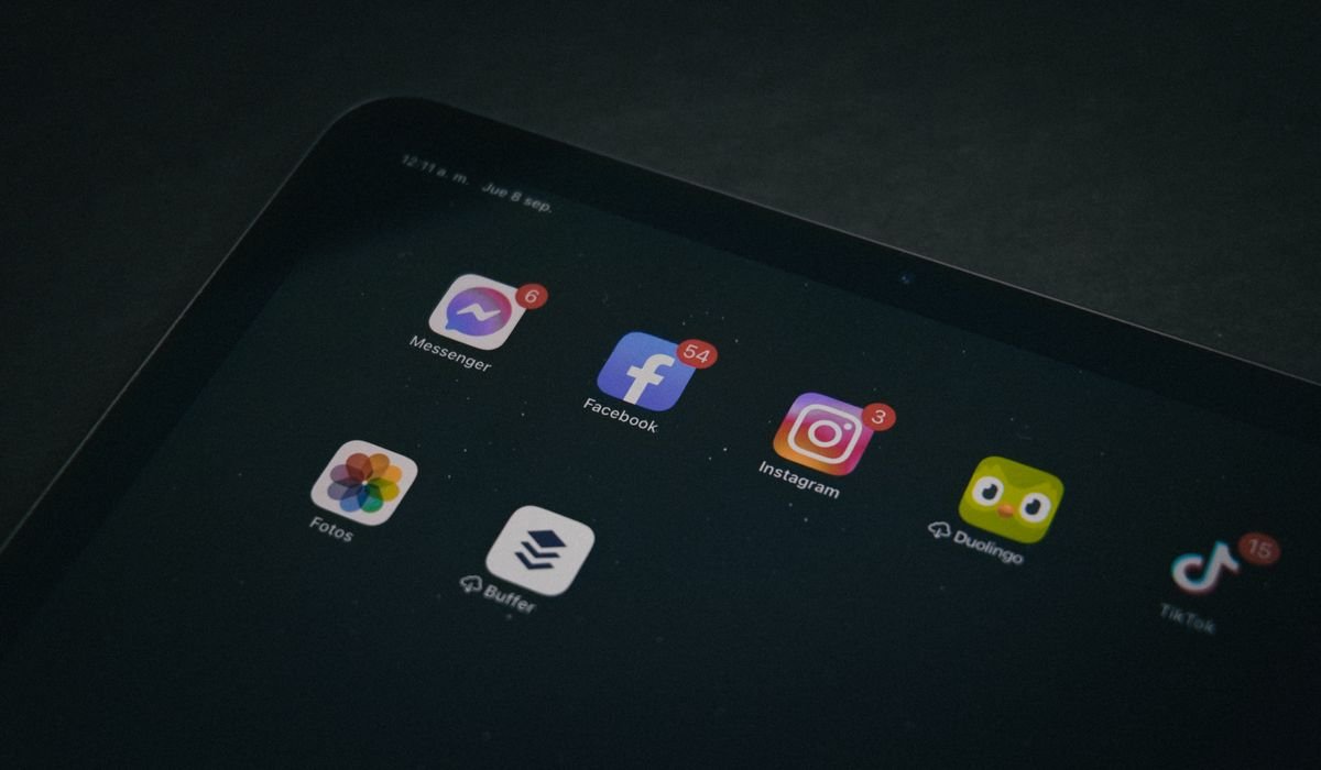 iPad with apps - how to clear cache on iPad guide