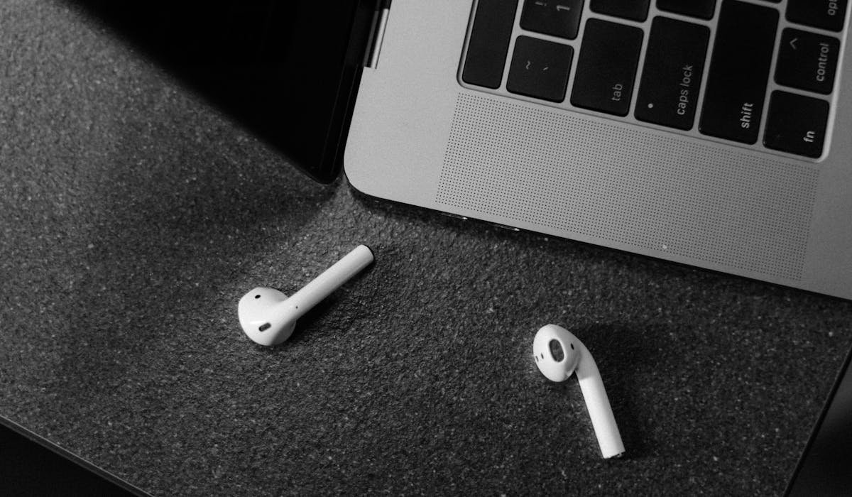 AirPods next to Windows laptop - how to connect AirPods to Windows PC