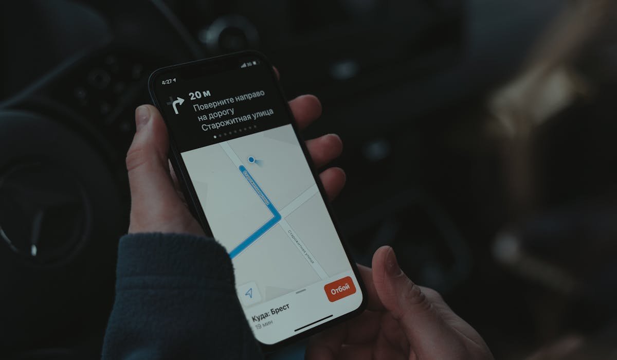 iPhone with maps and location - how to pause location on Find My